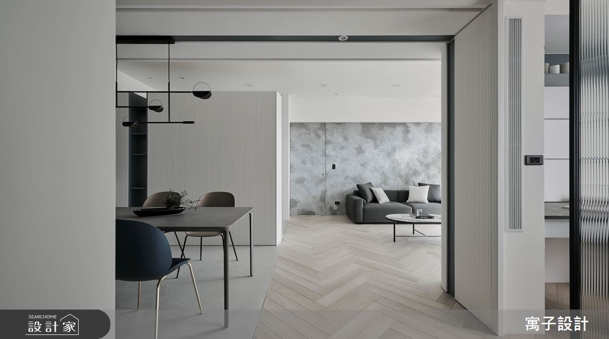 45 坪老屋坐擁舒適的採光和山景,設計師藉由簡潔沉靜