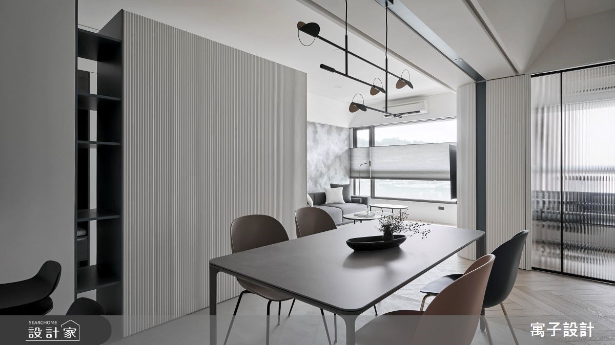 45 坪老屋坐擁舒適的採光和山景,設計師藉由簡潔沉靜