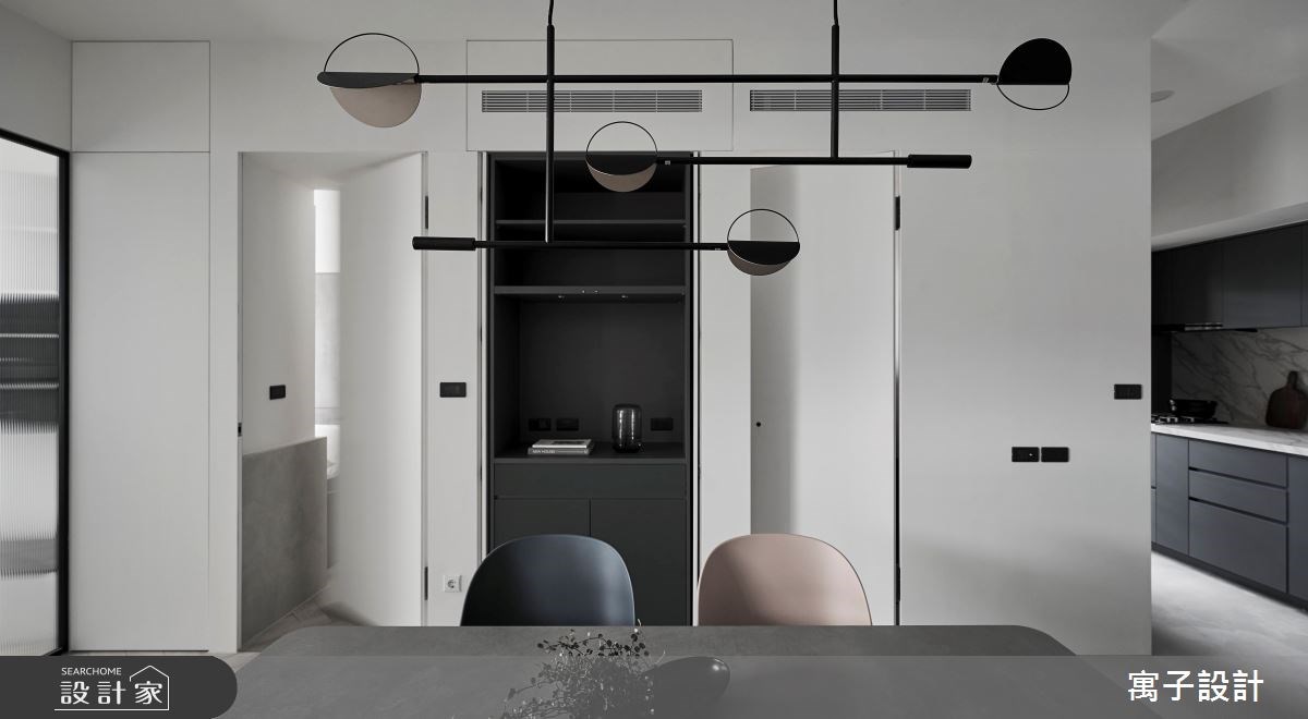 45 坪老屋坐擁舒適的採光和山景,設計師藉由簡潔沉靜