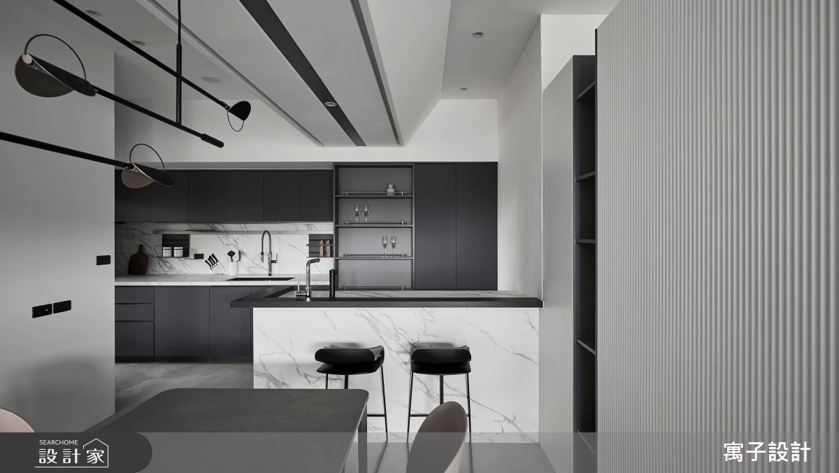 45 坪老屋坐擁舒適的採光和山景,設計師藉由簡潔沉靜