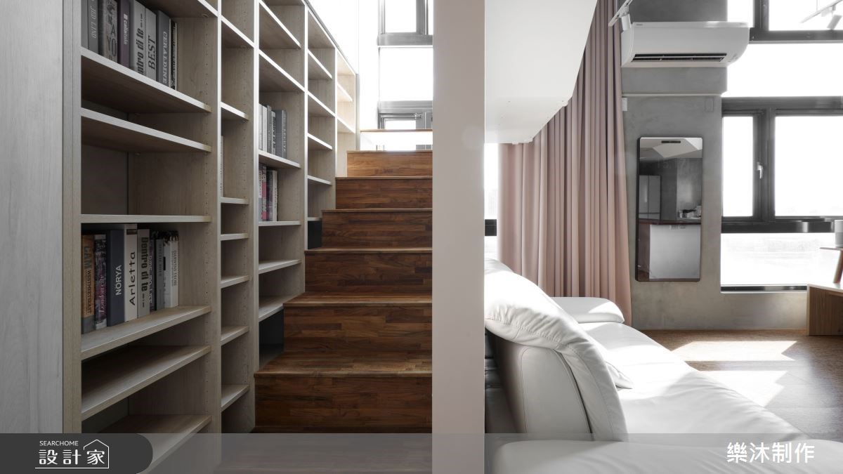 在14坪樓中樓中古屋翻新計畫裡，透過大量白色為基底，