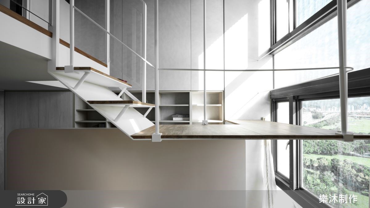 在14坪樓中樓中古屋翻新計畫裡，透過大量白色為基底，