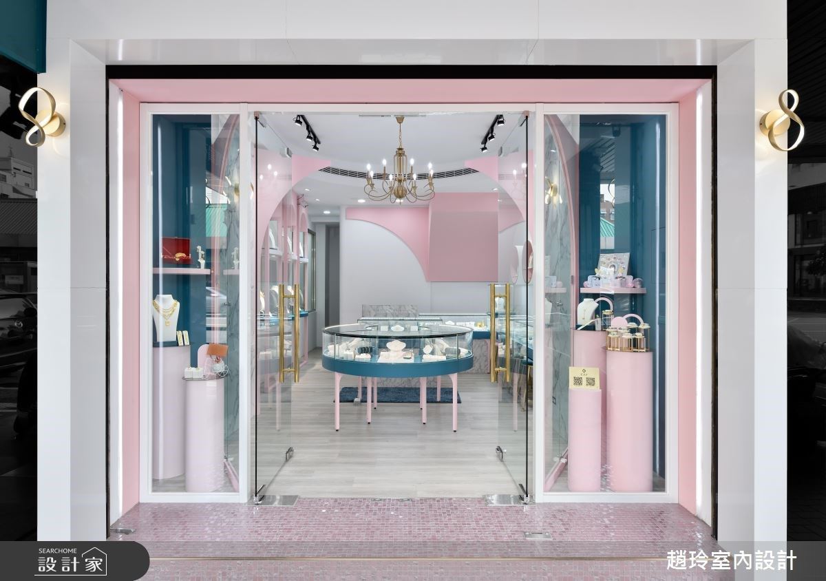 12坪中古屋翻新時髦珠寶店，以新古典風基調作為空間調