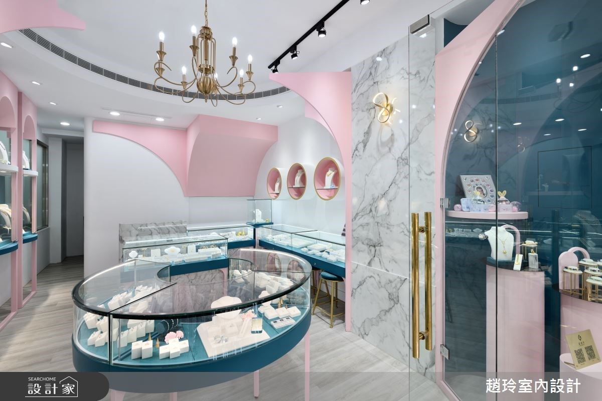12坪中古屋翻新時髦珠寶店，以新古典風基調作為空間調