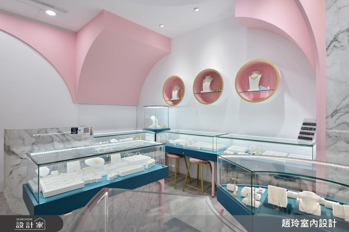 12坪中古屋翻新時髦珠寶店，以新古典風基調作為空間調