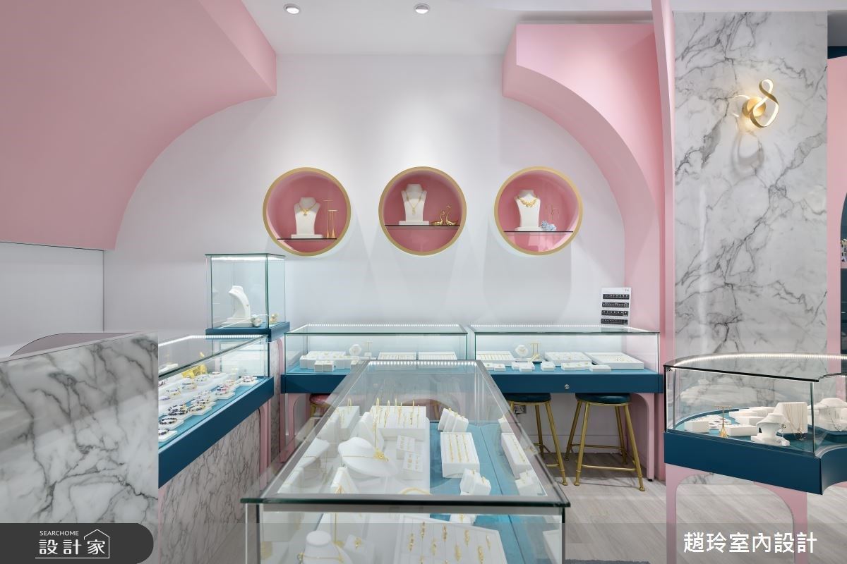 12坪中古屋翻新時髦珠寶店，以新古典風基調作為空間調