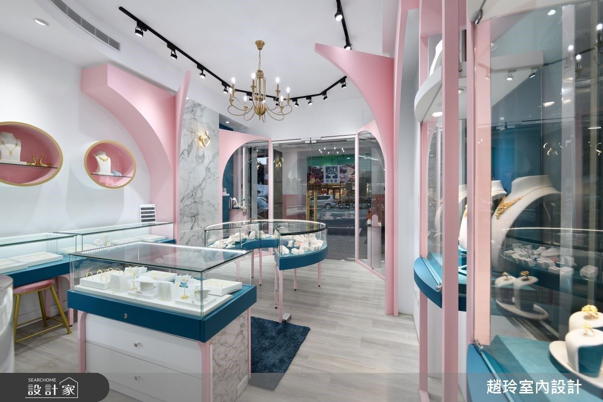 12坪中古屋翻新時髦珠寶店，以新古典風基調作為空間調