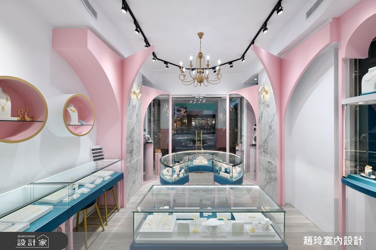 12坪中古屋翻新時髦珠寶店，以新古典風基調作為空間調