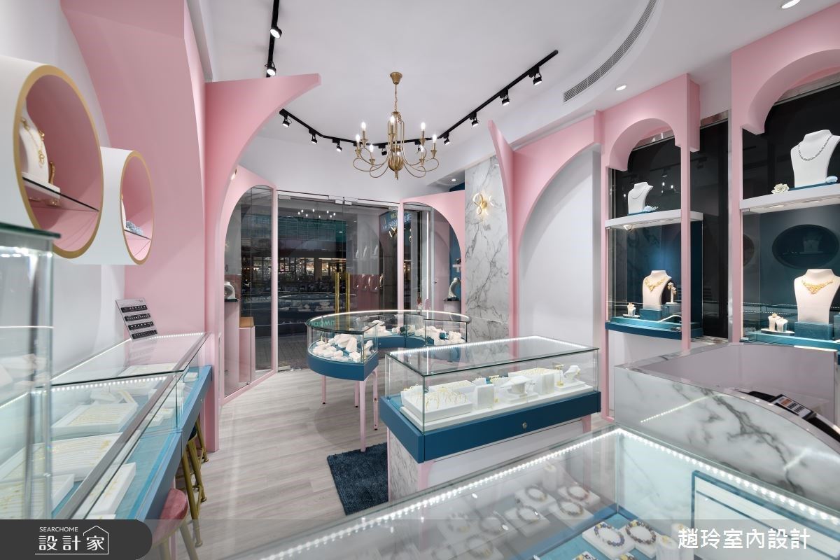 12坪中古屋翻新時髦珠寶店，以新古典風基調作為空間調