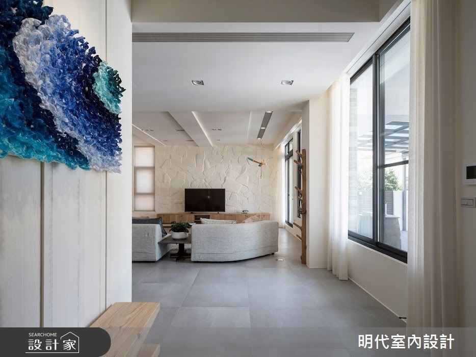 100坪的透天別墅經由設計師的巧手將室內三層樓依序規