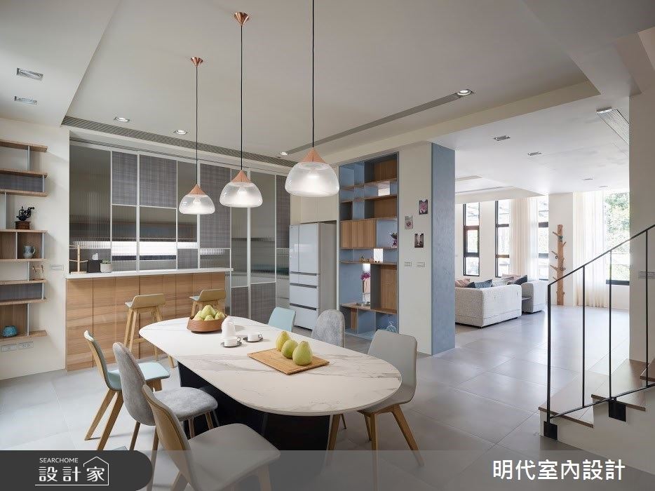 100坪的透天別墅經由設計師的巧手將室內三層樓依序規