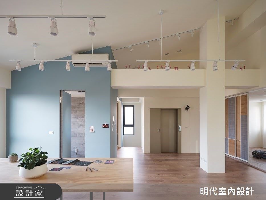 100坪的透天別墅經由設計師的巧手將室內三層樓依序規