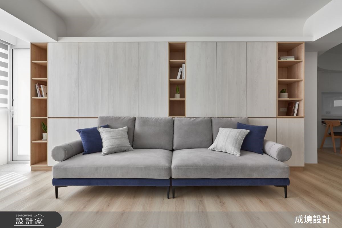 一對兄妹帶著一狗兩貓遷入新居。經過歲月流逝的35坪老