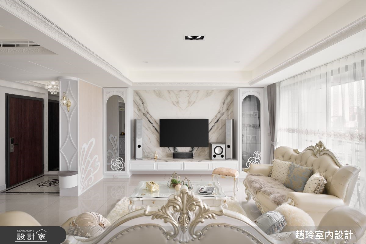 白手起家的屋主夫妻買下這間80坪大宅,卻各自喜歡新古