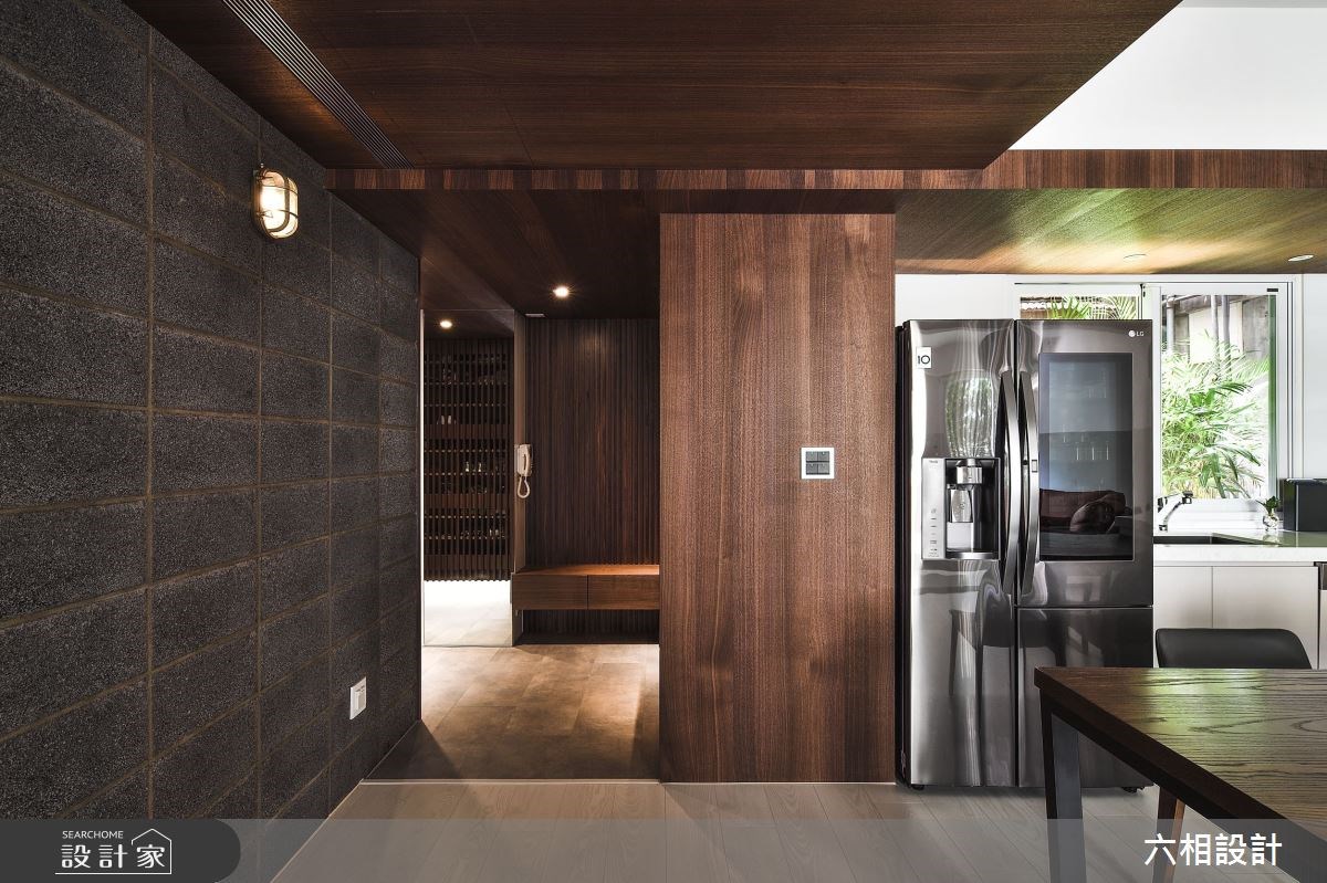 38 坪的老屋，設計師以簡約風為設計主軸，融入復古老