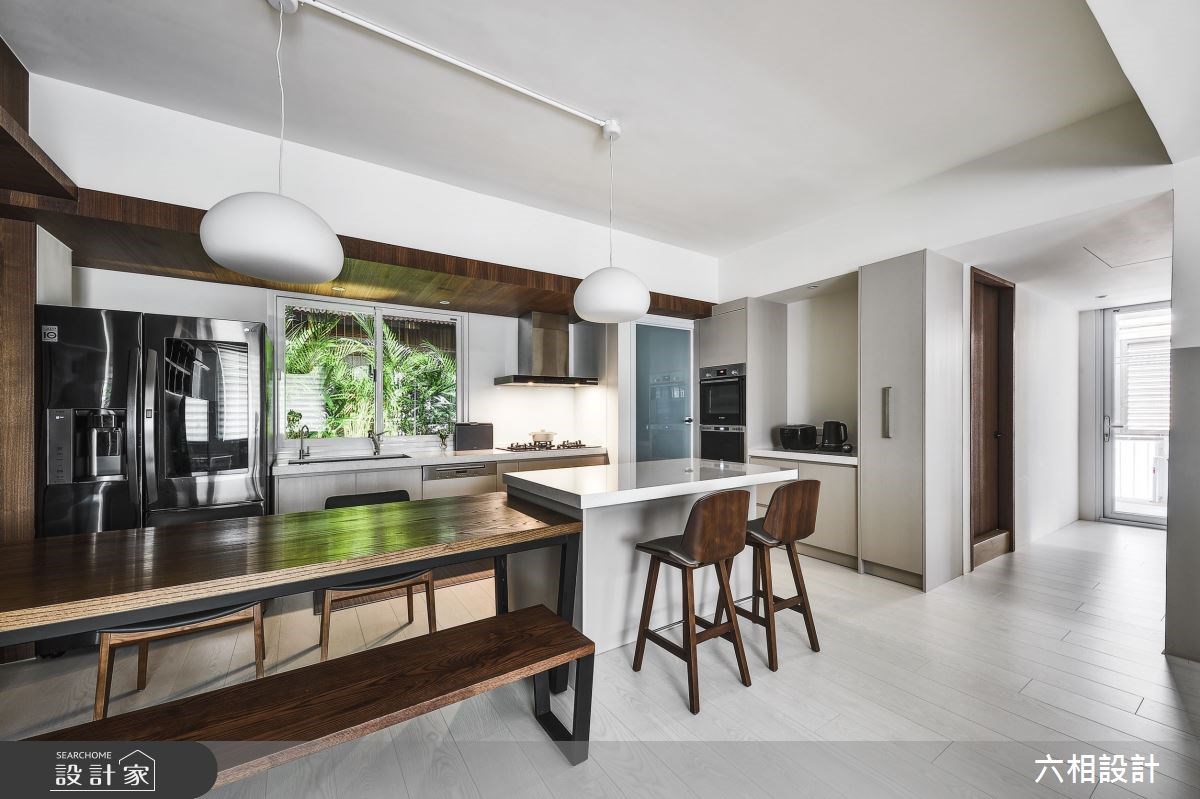 38 坪的老屋，設計師以簡約風為設計主軸，融入復古老