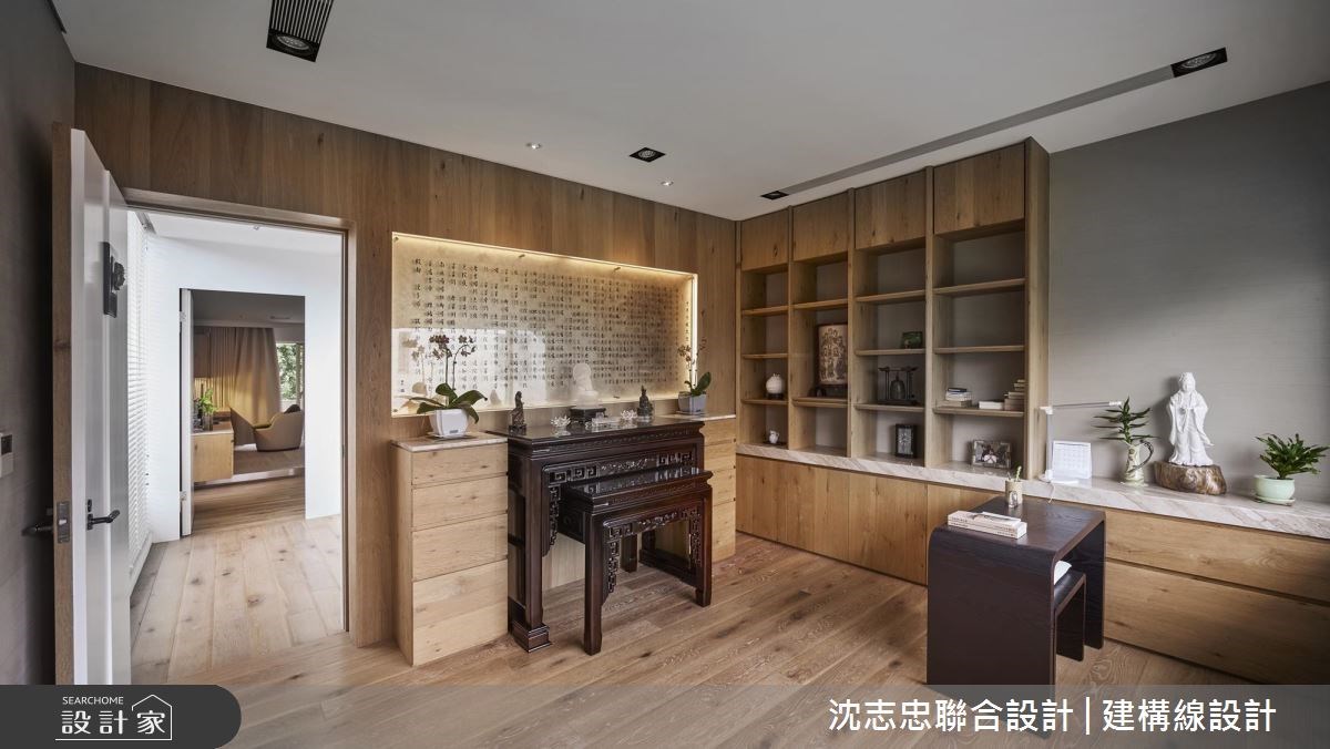 已有一段年歲的老屋建築,周圍環抱舒適的自然綠意,依