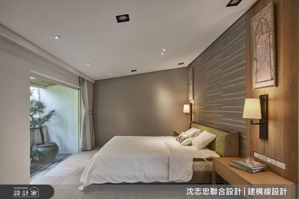 已有一段年歲的老屋建築,周圍環抱舒適的自然綠意,依