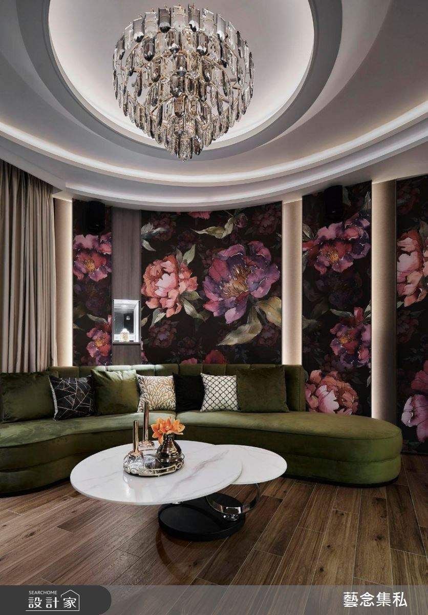 30 坪的基地空間有大面的弧形，設計師將邊間的劣勢化