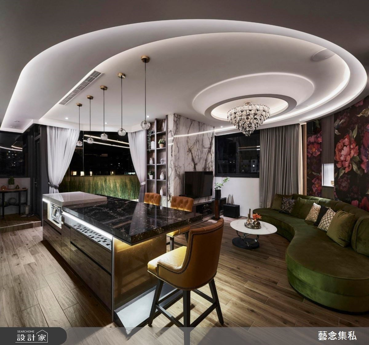 30 坪的基地空間有大面的弧形，設計師將邊間的劣勢化