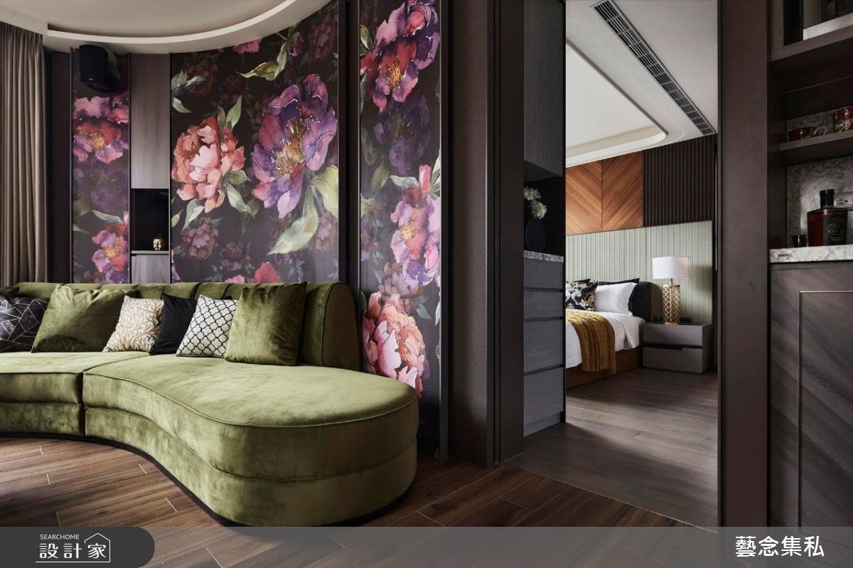 30 坪的基地空間有大面的弧形，設計師將邊間的劣勢化