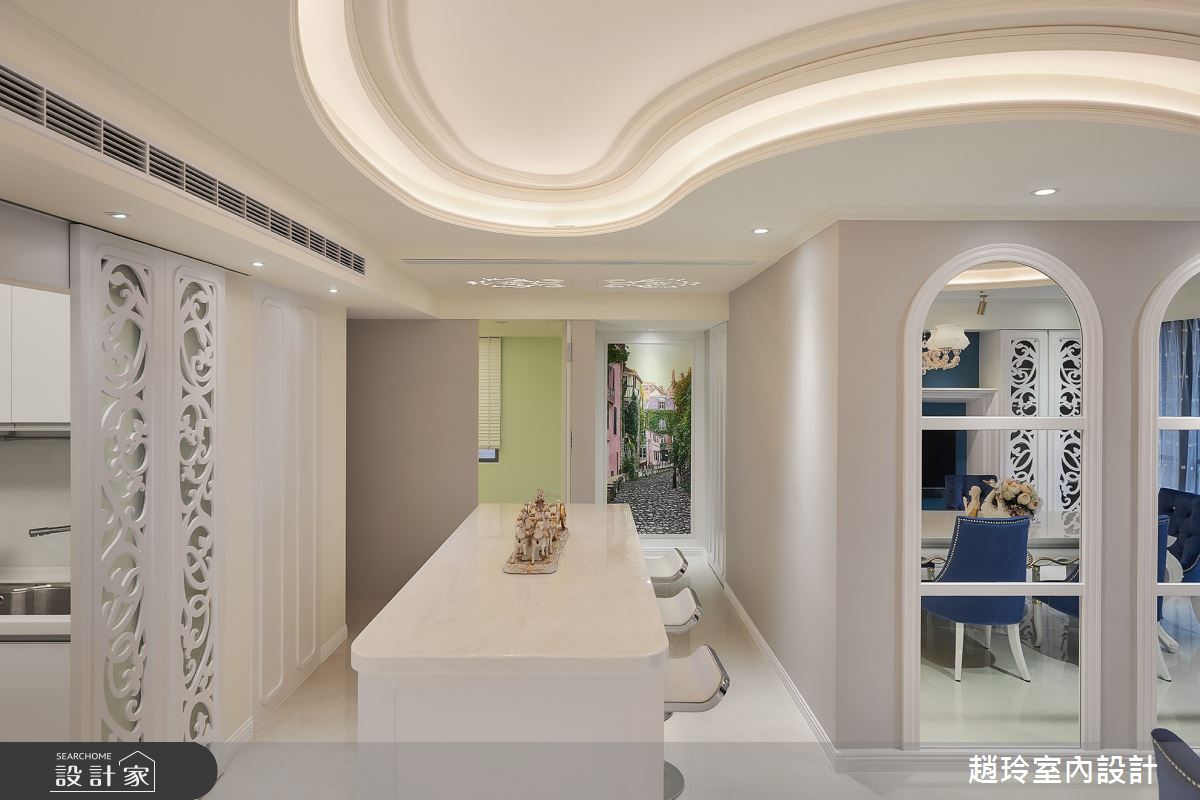 100坪的新成屋格局為5房2廳,居住成員為一對喜歡新古