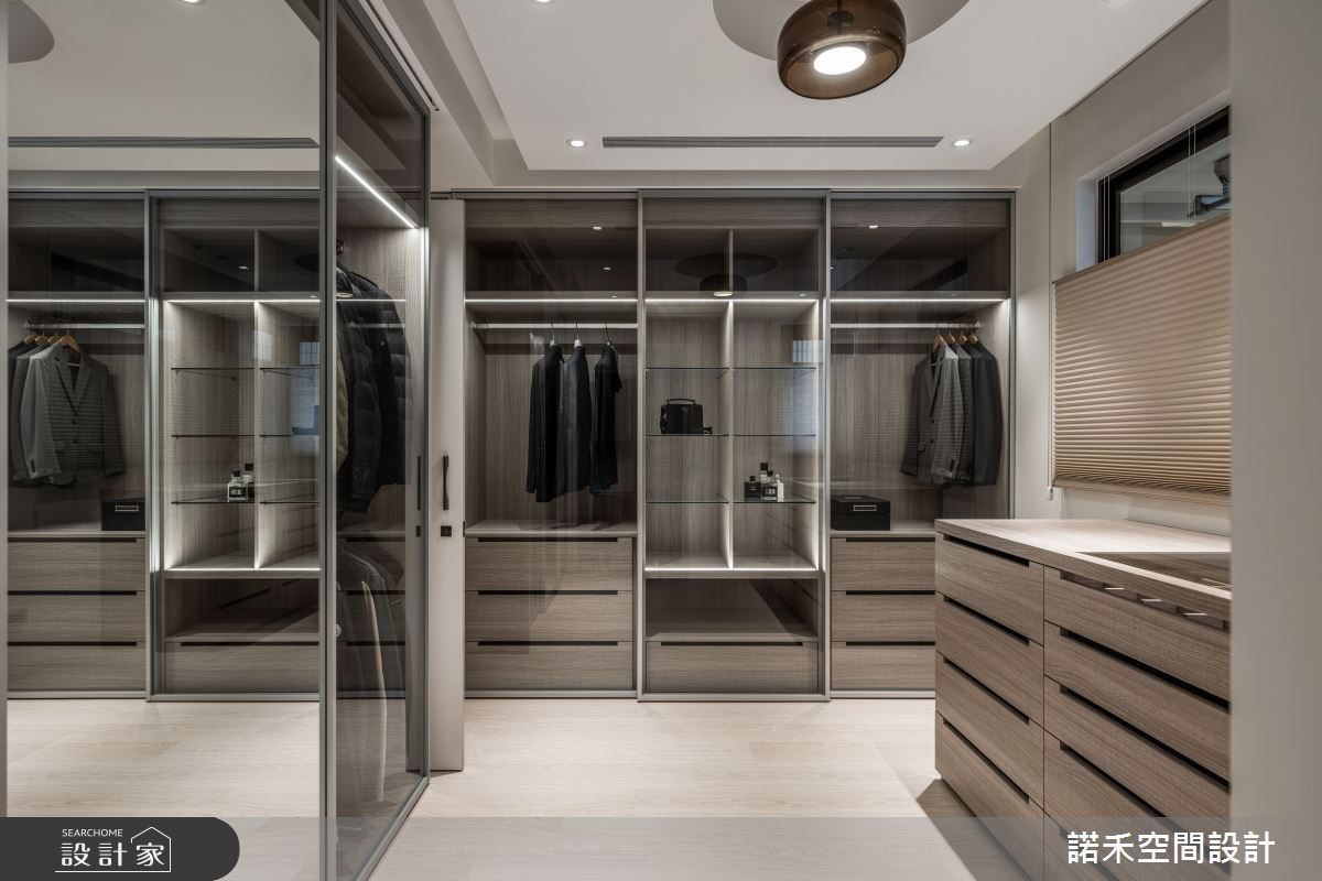 45坪中古屋翻轉為新婚宅，開放的空間格局裡，利用玻璃