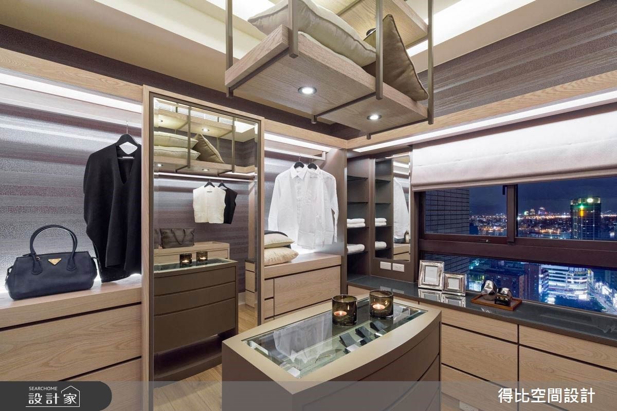 以客製化角度重新安排4房2廳格局，找回空間優勢更拉近