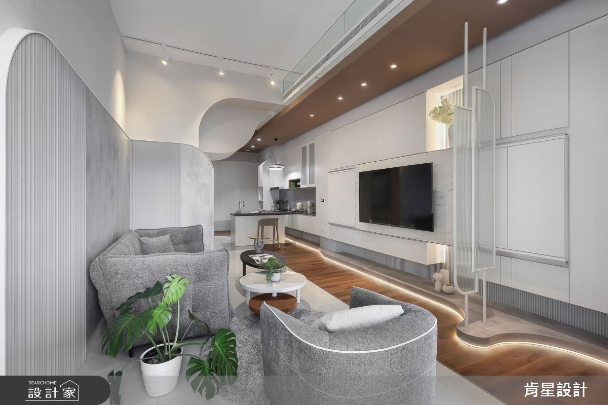 設計師利用巧思，將較為狹長的房型融合流線型線條及圓