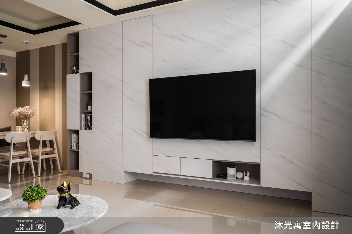 小小的30坪空間裝載著一家人的夢想藍圖。設計師選用溫