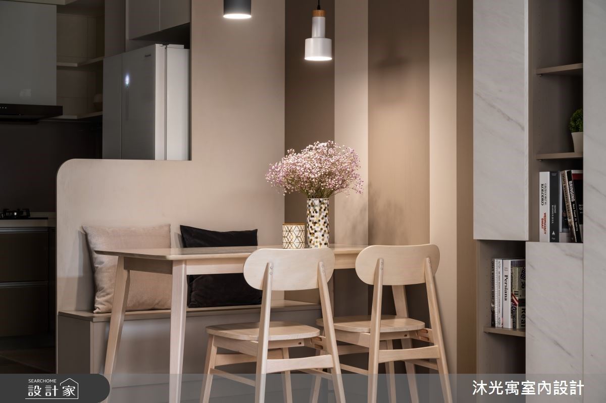 小小的30坪空間裝載著一家人的夢想藍圖。設計師選用溫