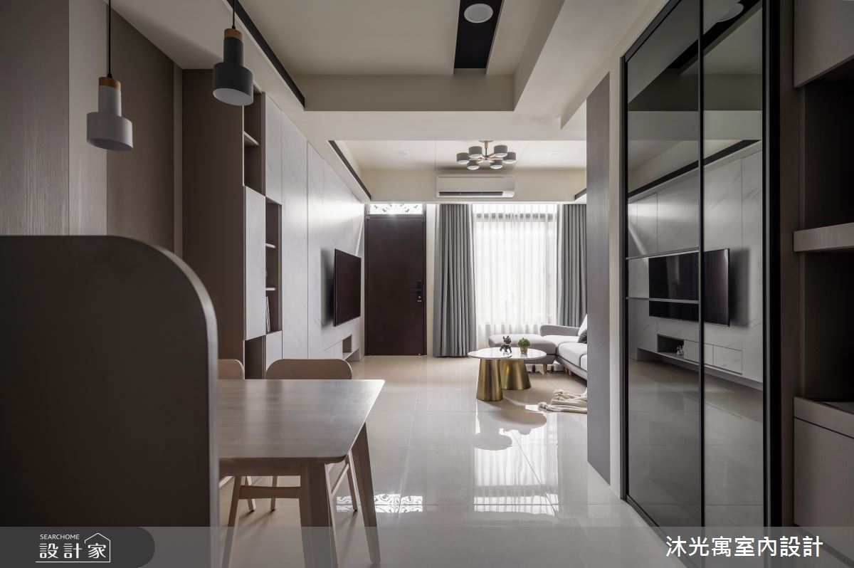 小小的30坪空間裝載著一家人的夢想藍圖。設計師選用溫