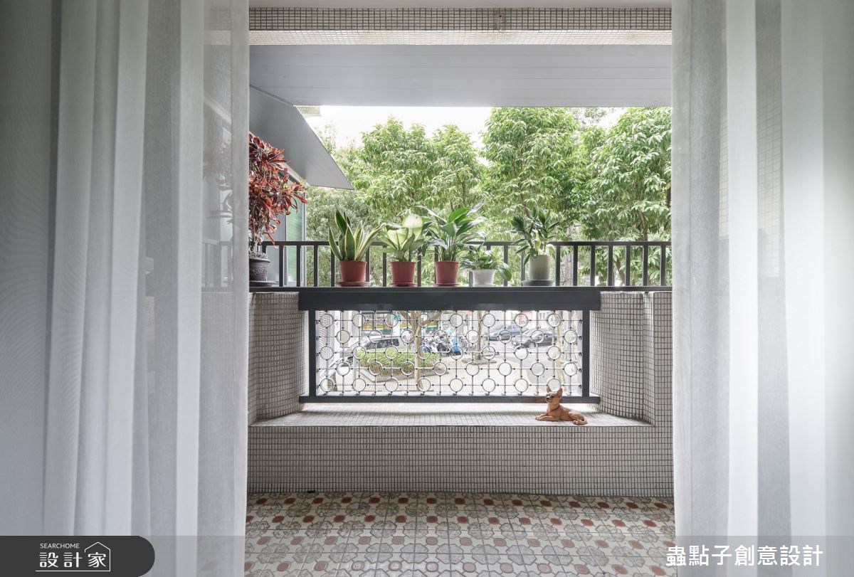 老屋陽台可以在稍微整理後,留下歲月的美好樣貌。 老屋陽台可以在稍微整理後,留下歲月的美好樣貌。