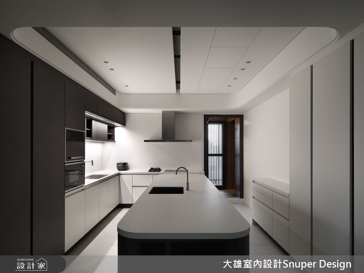 100坪的毛胚屋循著建築特性與優異的樓層高度,探索空