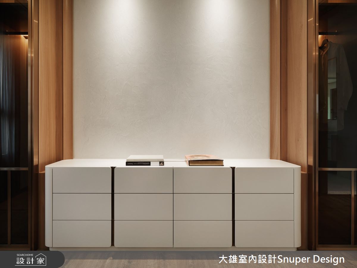 100坪的毛胚屋循著建築特性與優異的樓層高度,探索空