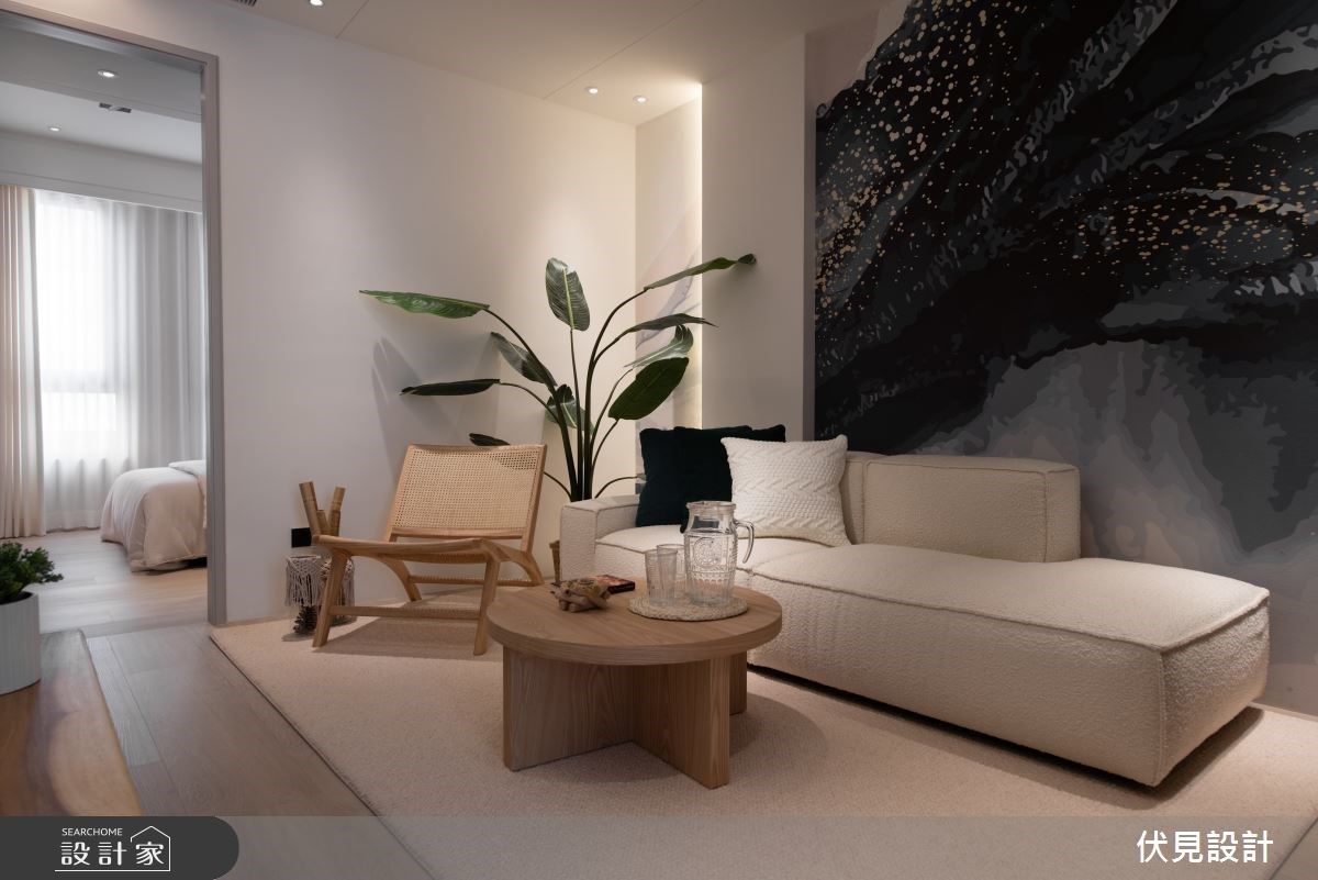 四樓配置貼心為二代生活,規劃一處起居空間,提供孩子們專屬的休憩場域,同時背牆更加入水墨畫意境,展現年輕活潑的空間個性。