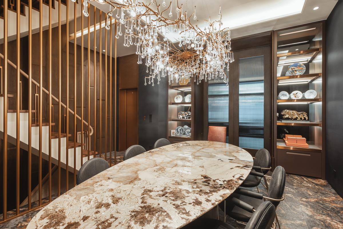 一個家的高貴,取決於材質的運用方式;好的選材,不但