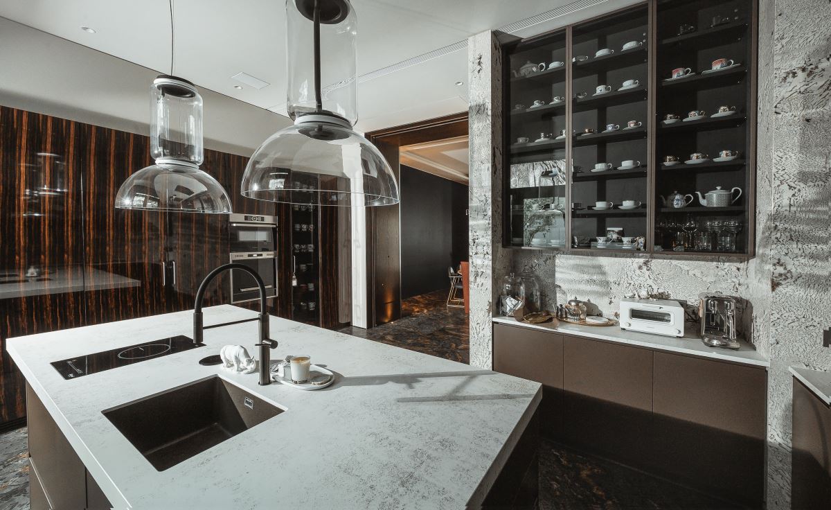 一個家的高貴,取決於材質的運用方式;好的選材,不但