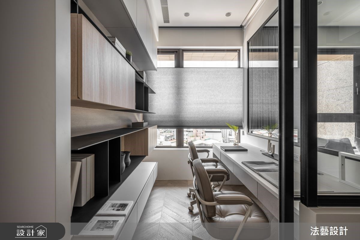 半開放書房以玻璃穿透,增進家庭互動連結。 半開放書房以玻璃穿透,增進家庭互動連結。