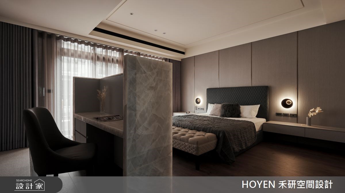 150 坪的現代風透天別墅，以大石材、鍍鈦金屬與各式玻