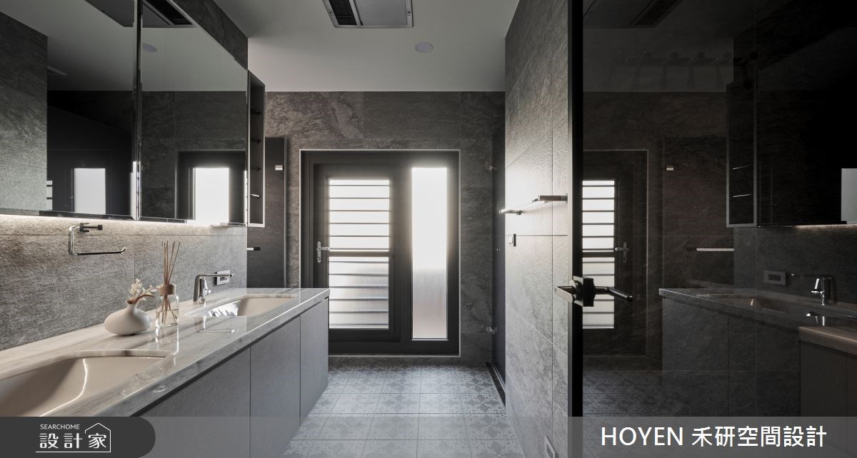 150 坪的現代風透天別墅，以大石材、鍍鈦金屬與各式玻