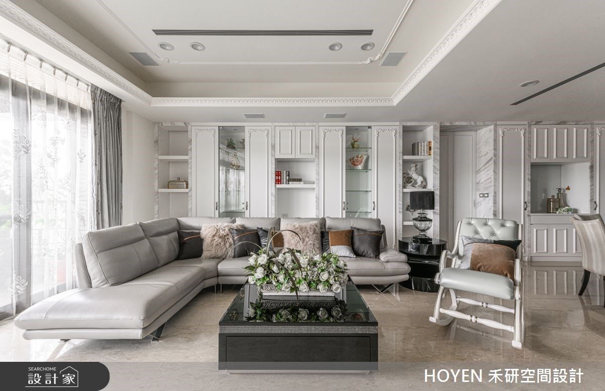 80坪新古典空間裡,引戶外自然光,映照在白色調襯底的