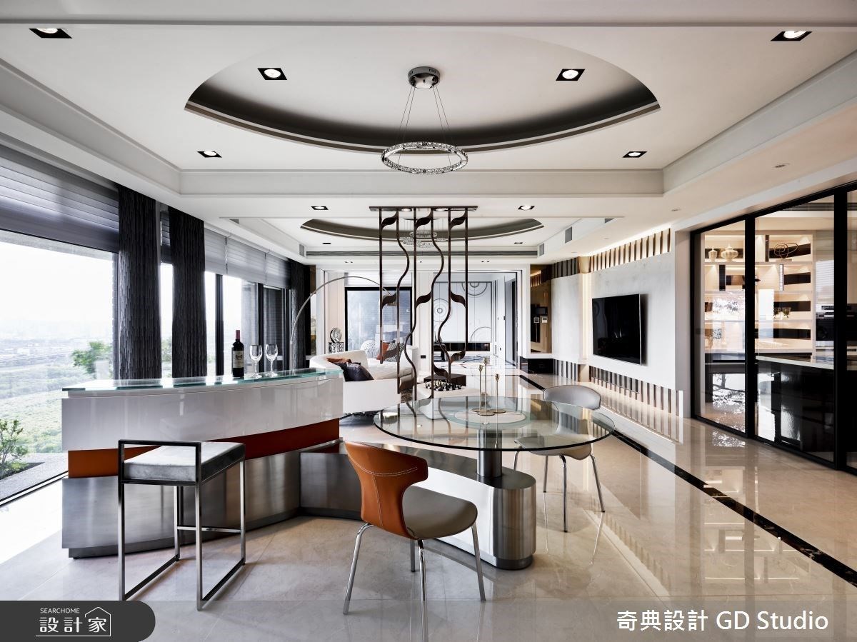 融合「水岸意象」與時尚人文品味,70 坪的現代風大宅