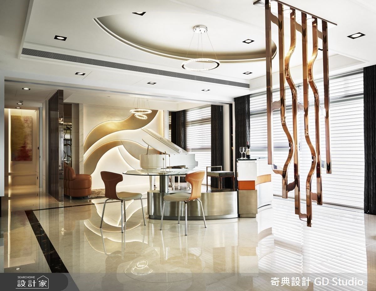 融合「水岸意象」與時尚人文品味,70 坪的現代風大宅