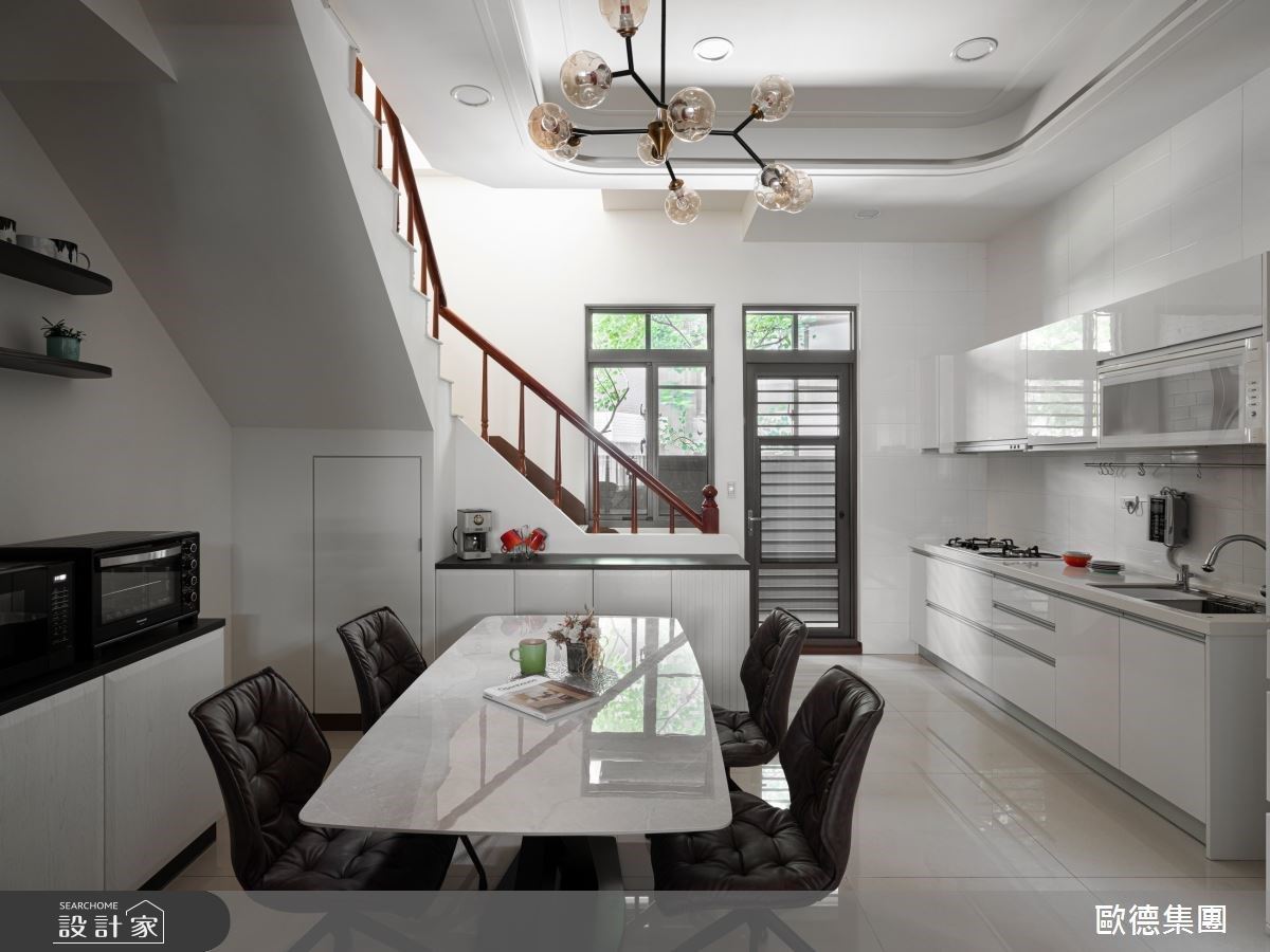 這棟四層樓的透天別墅,是屋主與歐德設計師金瑜新的第