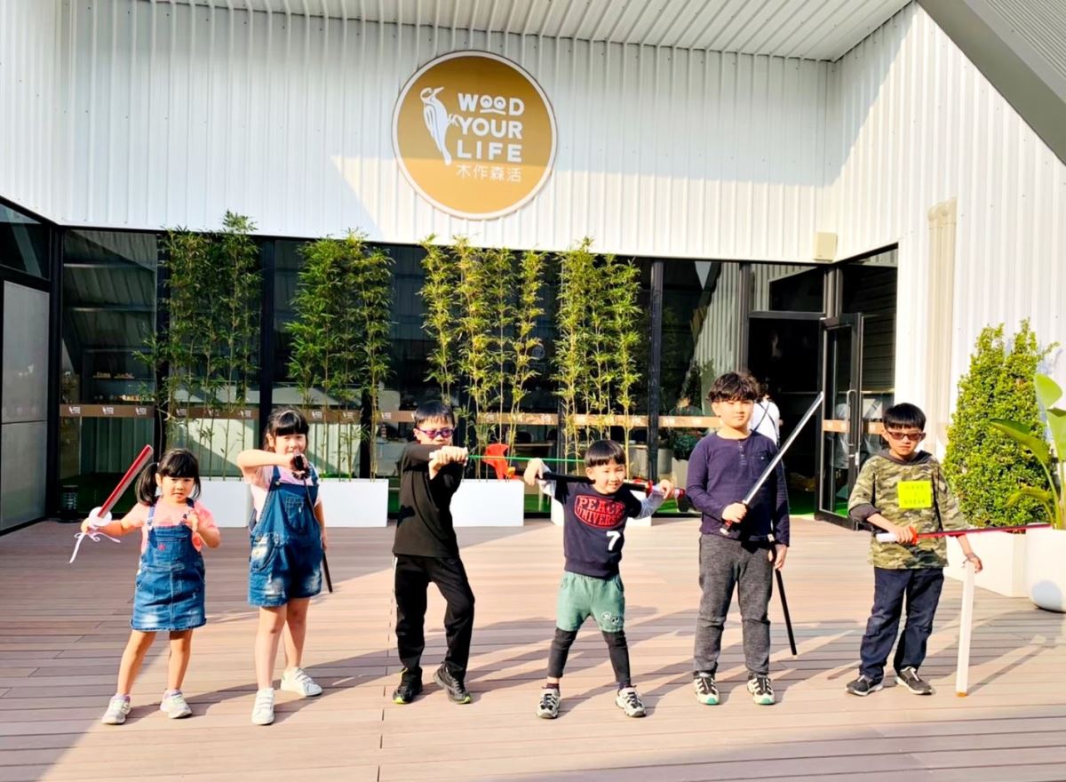 歐德集團木作森活帶著孩子一起動手打造專屬的「日輪刀」,透過木作課程的樂趣,實現孩子們的冒險夢。 歐德集團木作森活帶著孩子一起動手打造專屬的「日輪刀」,透過木作課程的樂趣,實現孩子們的冒險夢。