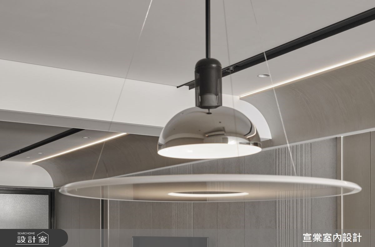 33 坪的現代風老屋,屋齡近 50 年,有漏水問題急需解