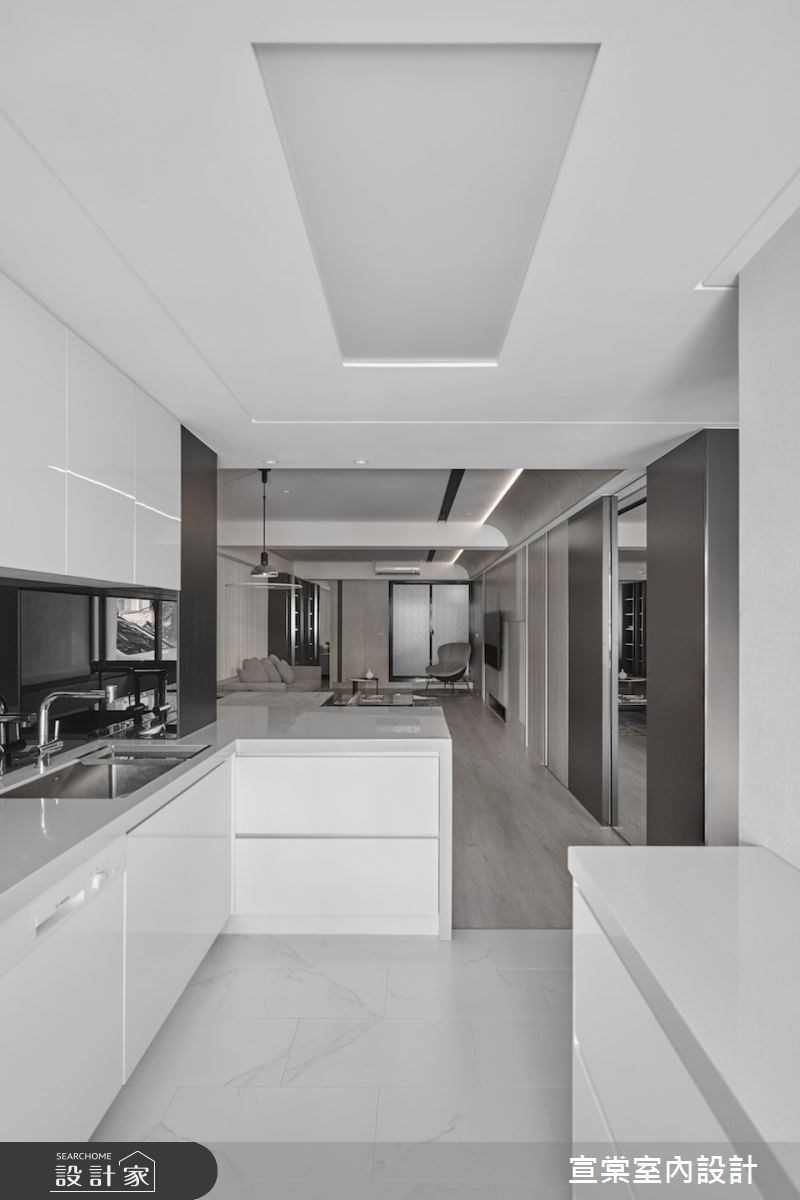 33 坪的現代風老屋,屋齡近 50 年,有漏水問題急需解