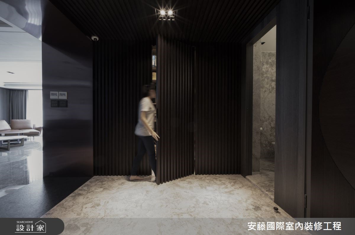 99 坪混搭風豪宅的屋主,從事科技產業,興趣是收藏當