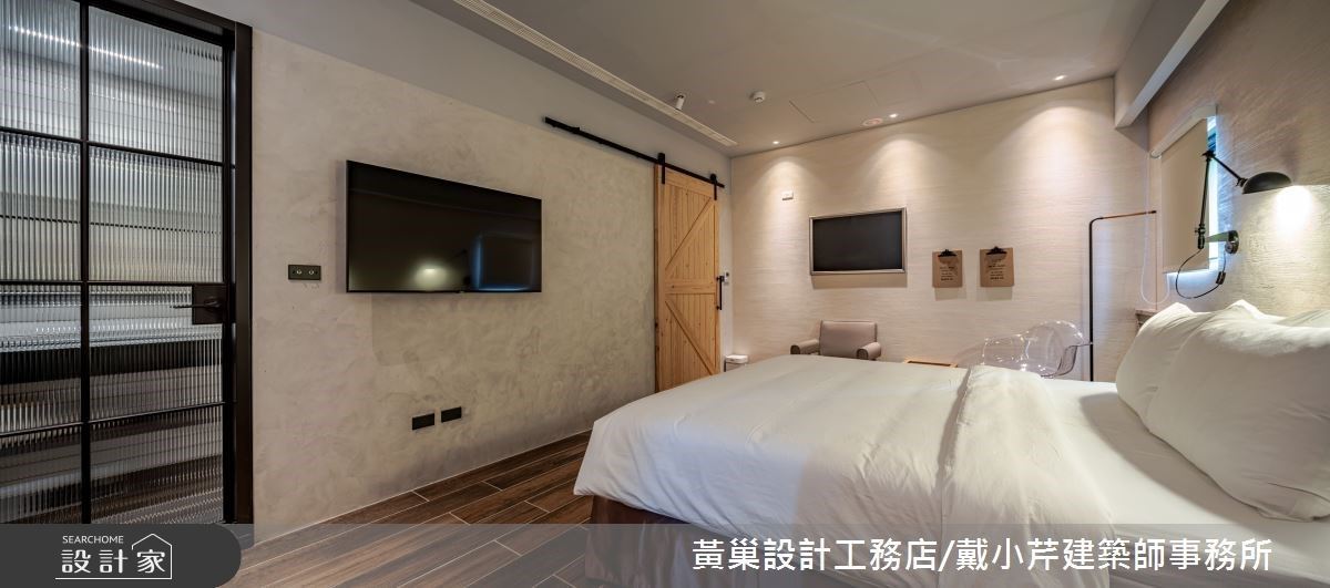 以穀倉門、鐵件玻璃圍塑的房型,具有個性感。 以穀倉門、鐵件玻璃圍塑的房型,具有個性感。